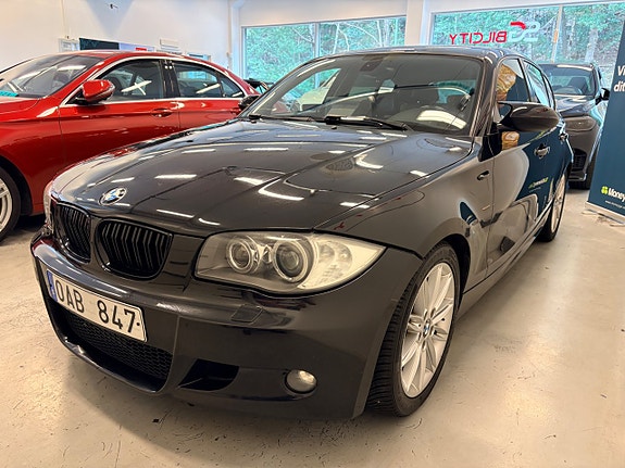 BMW 120i 5 of 30