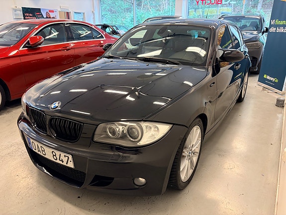BMW 120i 4 of 30