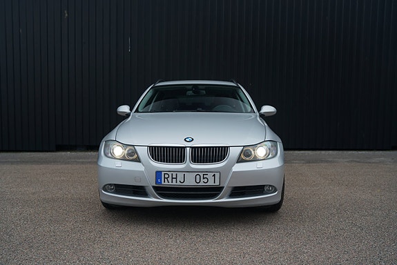 BMW 325i 3 of 18