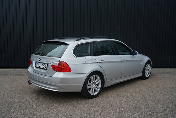 BMW 325i 2 of 18