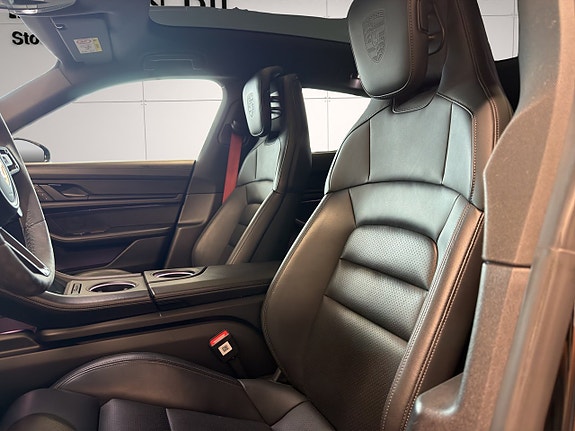 Porsche Taycan 16 of 29