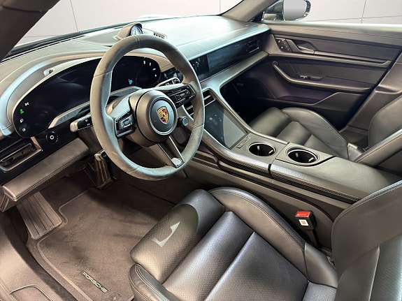 Porsche Taycan 9 of 29