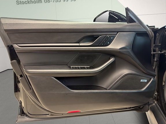 Porsche Taycan 14 of 29