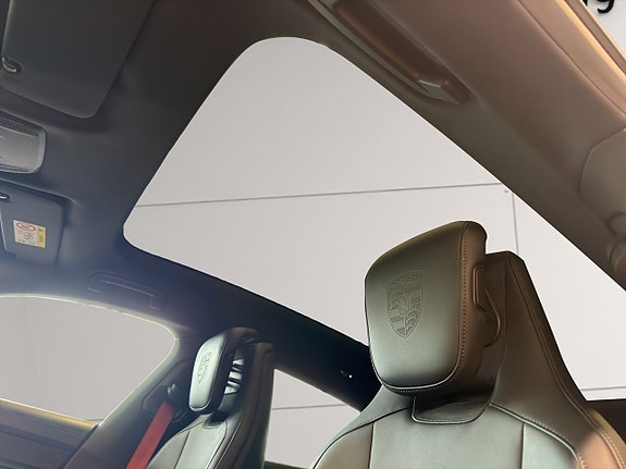 Porsche Taycan 15 of 29