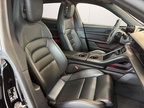 Porsche Taycan 10 of 29