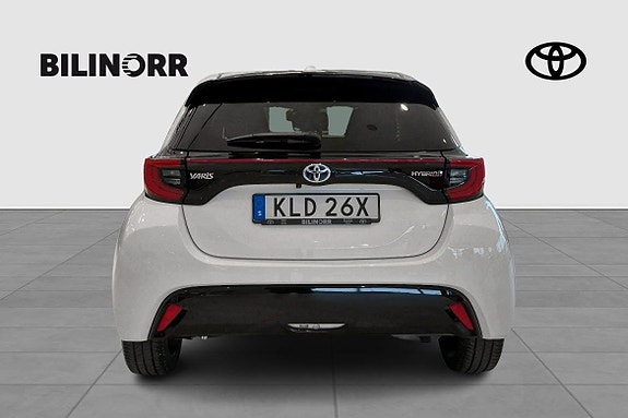 Toyota Yaris 4 of 11
