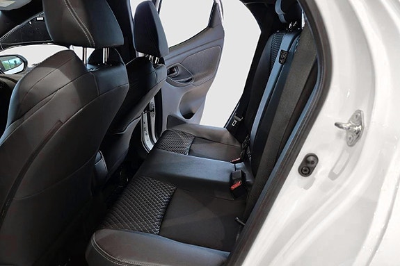 Toyota Yaris 8 of 11