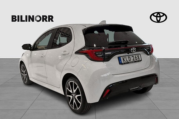 Toyota Yaris 2 of 11