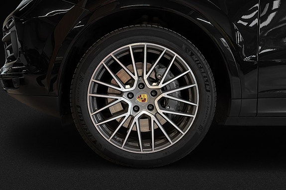 Porsche Cayenne S 8 of 16