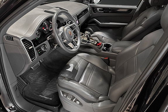Porsche Cayenne S 9 of 16