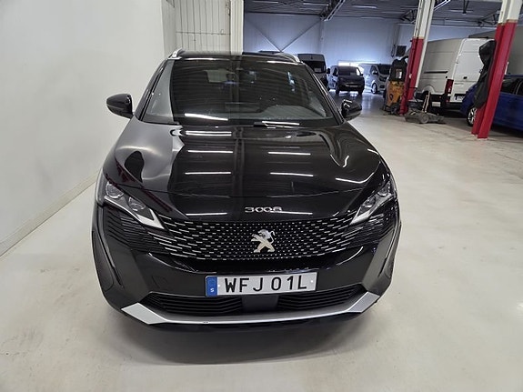 Peugeot 3008 2 of 10