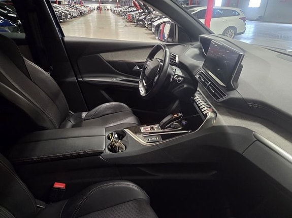Peugeot 3008 4 of 10