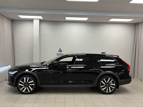 Volvo V90 Cross Country 2 of 21