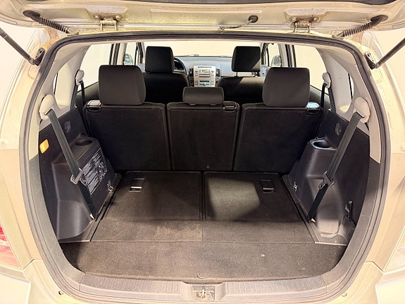 Toyota Corolla Verso 14 of 16