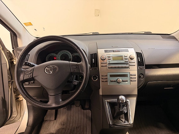Toyota Corolla Verso 16 of 16