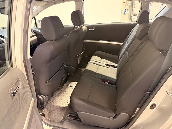 Toyota Corolla Verso 10 of 16