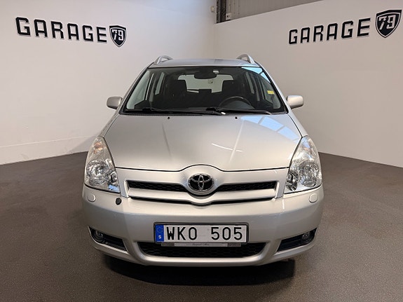 Toyota Corolla Verso 3 of 16