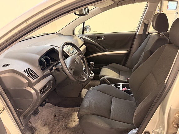 Toyota Corolla Verso 9 of 16