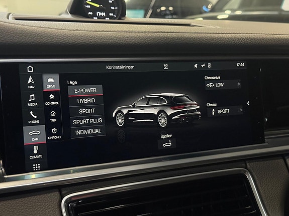 Porsche Panamera 4 17 of 22