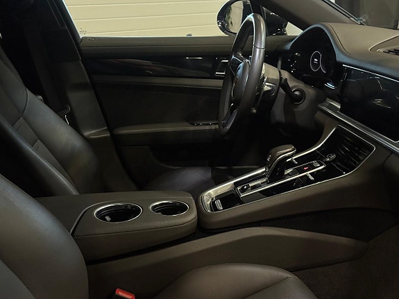 Porsche Panamera 4 10 of 22