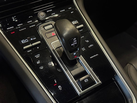 Porsche Panamera 4 14 of 22