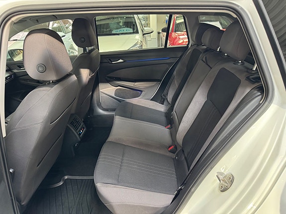 Volkswagen Golf Alltrack 8 of 16