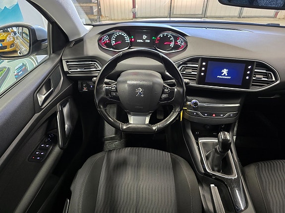 Peugeot 308 SW 15 of 26