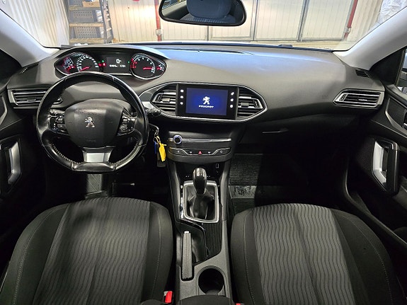Peugeot 308 SW 14 of 26