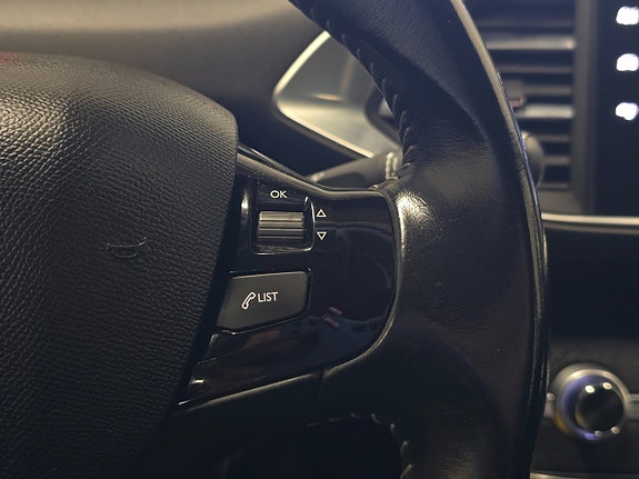 Peugeot 308 SW 19 of 26