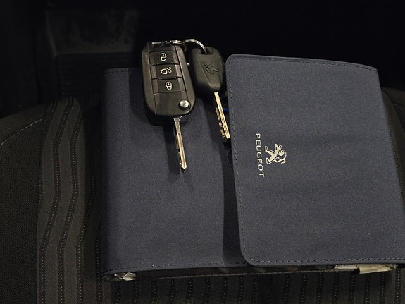 Peugeot 308 SW 21 of 26
