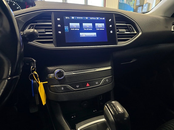 Peugeot 308 SW 20 of 26