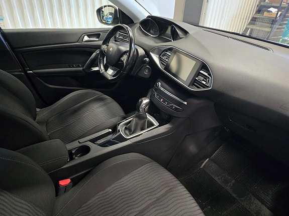 Peugeot 308 SW 10 of 26