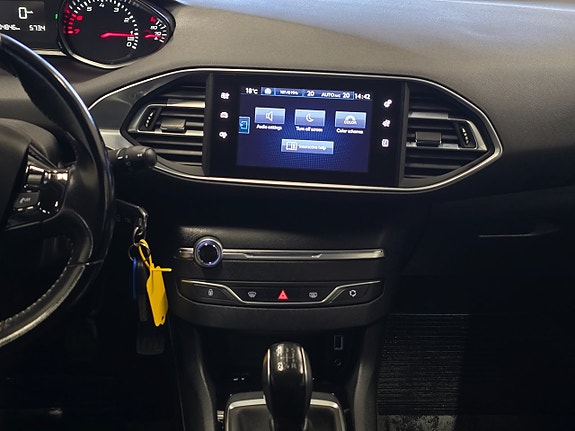 Peugeot 308 SW 16 of 26