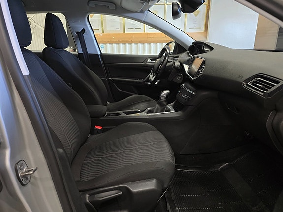Peugeot 308 SW 9 of 26