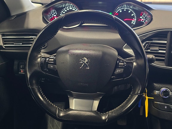 Peugeot 308 SW 17 of 26