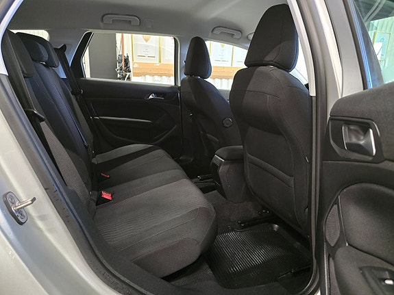 Peugeot 308 SW 11 of 26