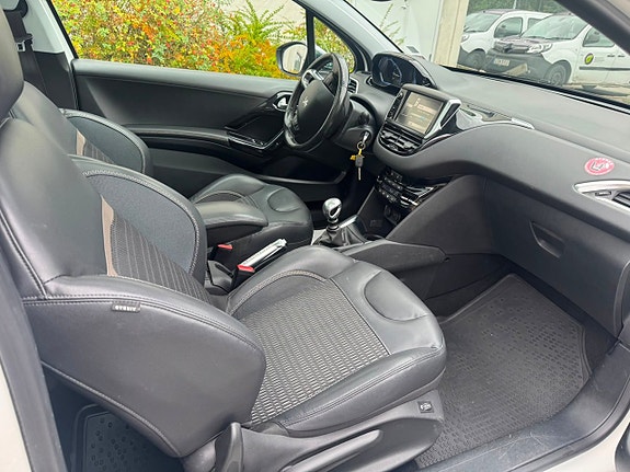Peugeot 208 5 of 22