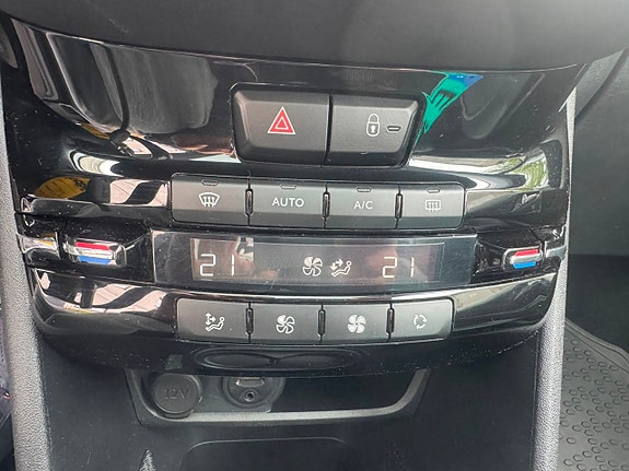 Peugeot 208 8 of 22