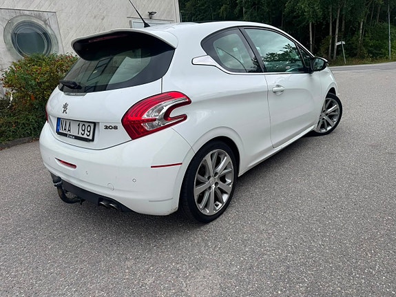 Peugeot 208 2 of 22