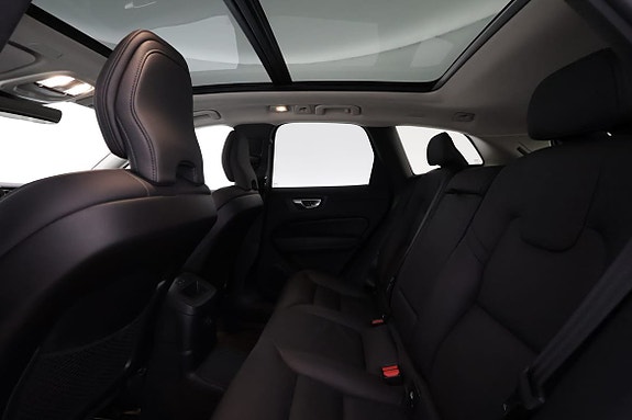 Volvo XC60 10 of 16