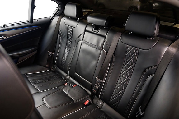 BMW M550i 30 of 30
