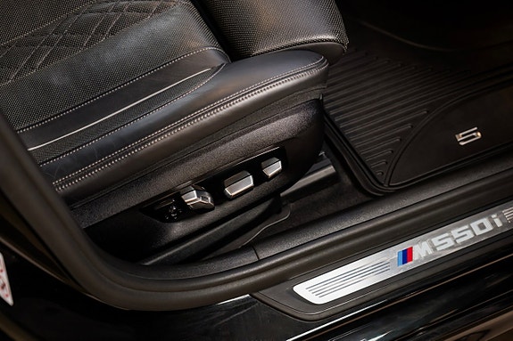 BMW M550i 26 of 30