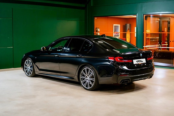 BMW M550i 3 of 30