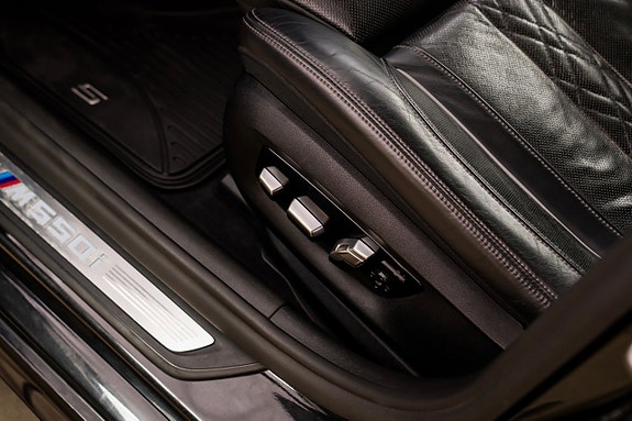 BMW M550i 13 of 30