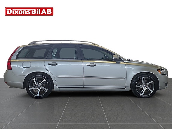 Volvo V50 2 of 15