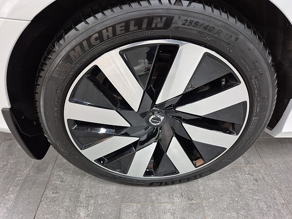 Volvo V90 10 of 13