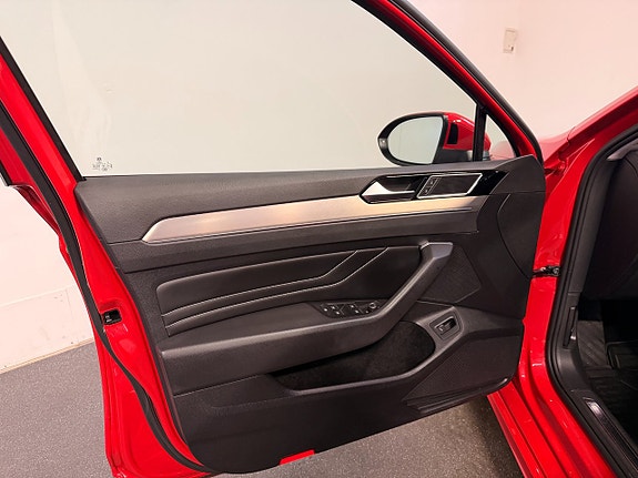 Volkswagen Passat 13 of 24