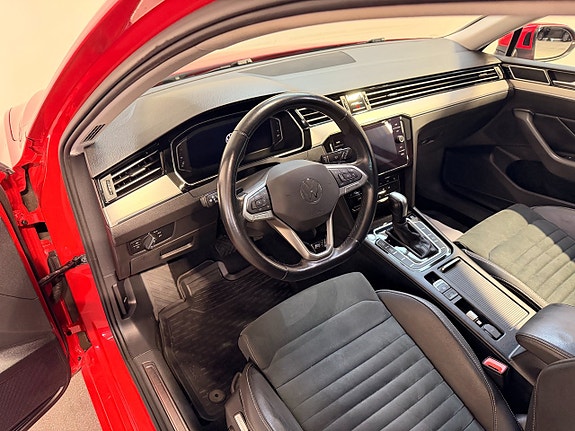 Volkswagen Passat 14 of 24