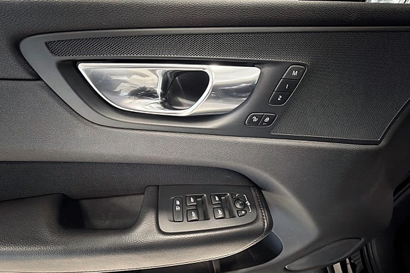 Volvo XC60 6 of 12