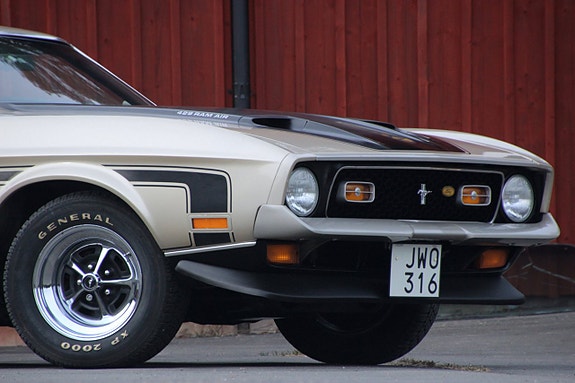 Ford Mustang 4 of 26